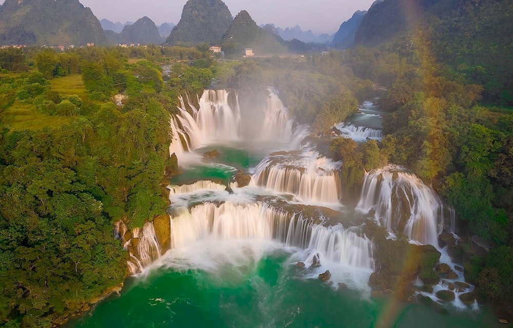 Ban Gioc Waterfall has received prestigious international recognition for its extraordinary natural beauty 